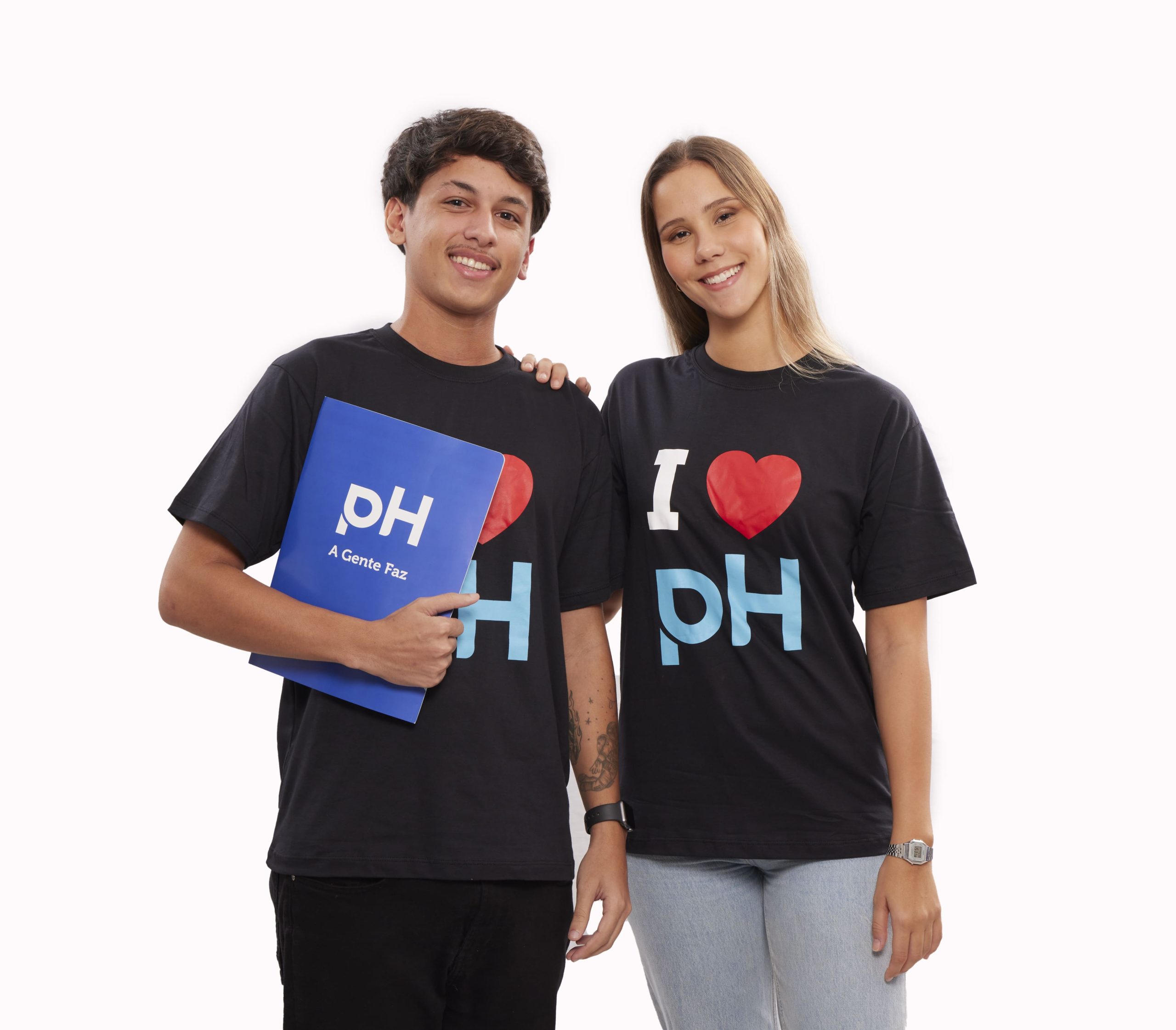 dois estudantes se preparando para o enem